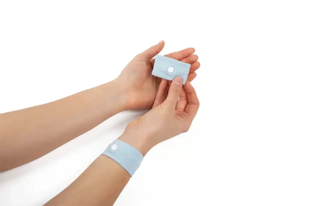 hi res f Hana Bands r1 PRODUCT IN USE GIF 2048x